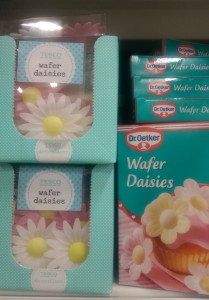 Wafer daisies for Cake decorating